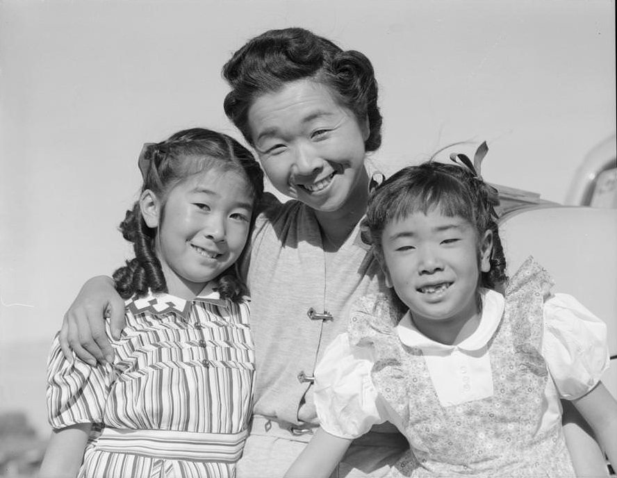 Mrs. Nakamura and her two daughters, Joyce Yuki (r) and Louise Tami (l), half-length portrait, facing front.