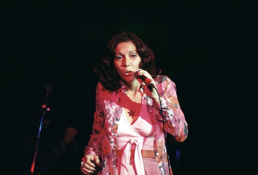 Karen Carpenter performing live onstage, 1974.