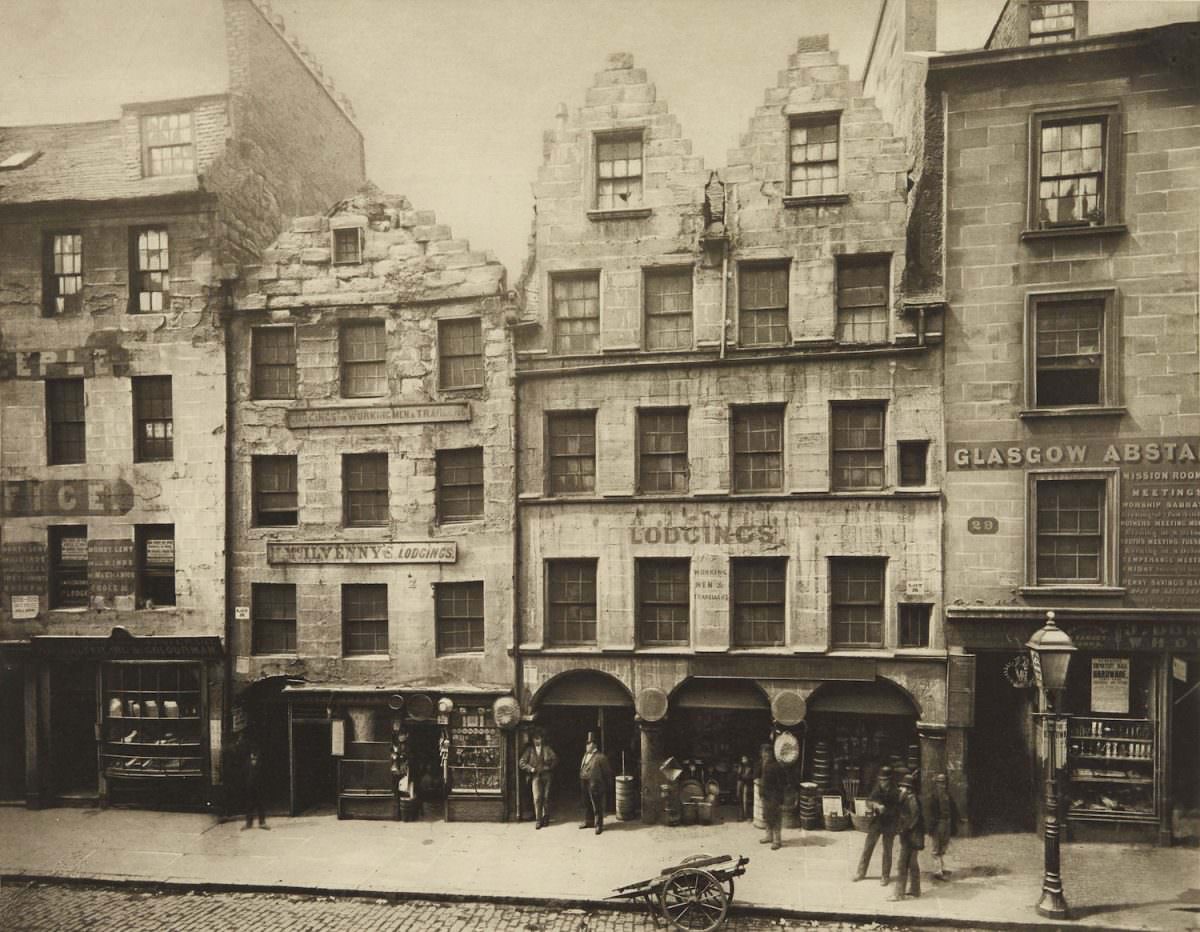 Buildings at 17-27 High Street, Glasgow.