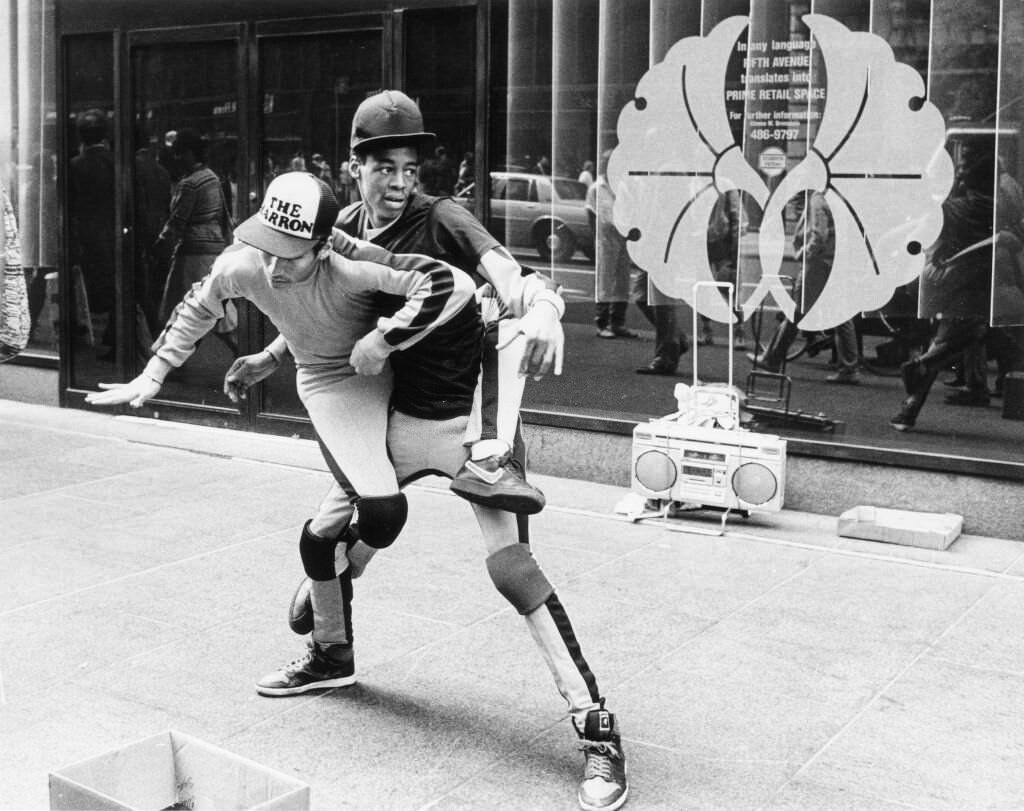 Street entertainers dancing on Fifth Avenue, New York, 1986
