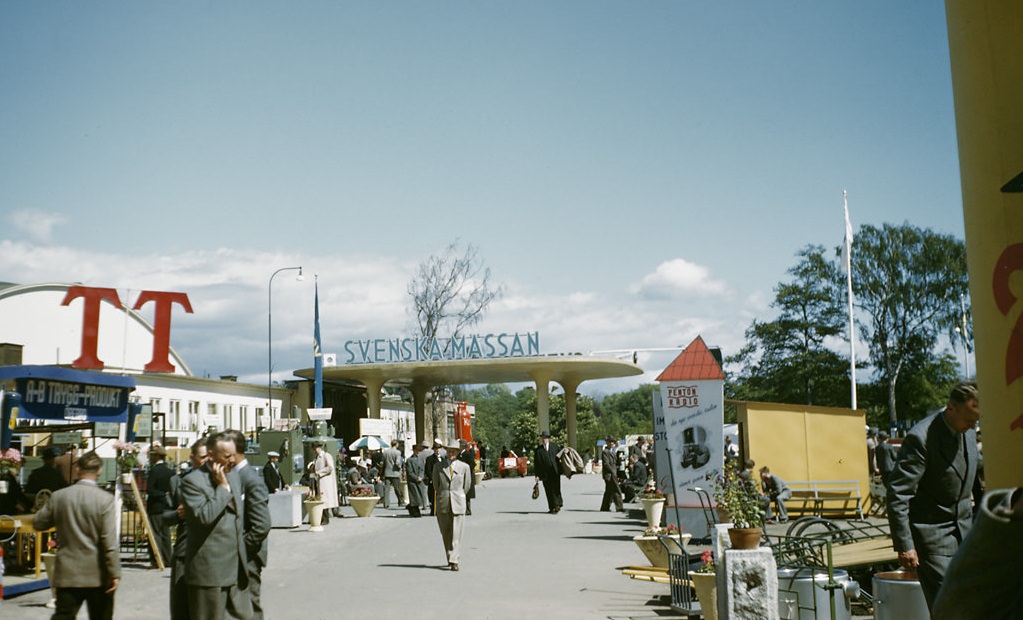 Dazzling Kodachrome Photos Show Sweden In The 1940s