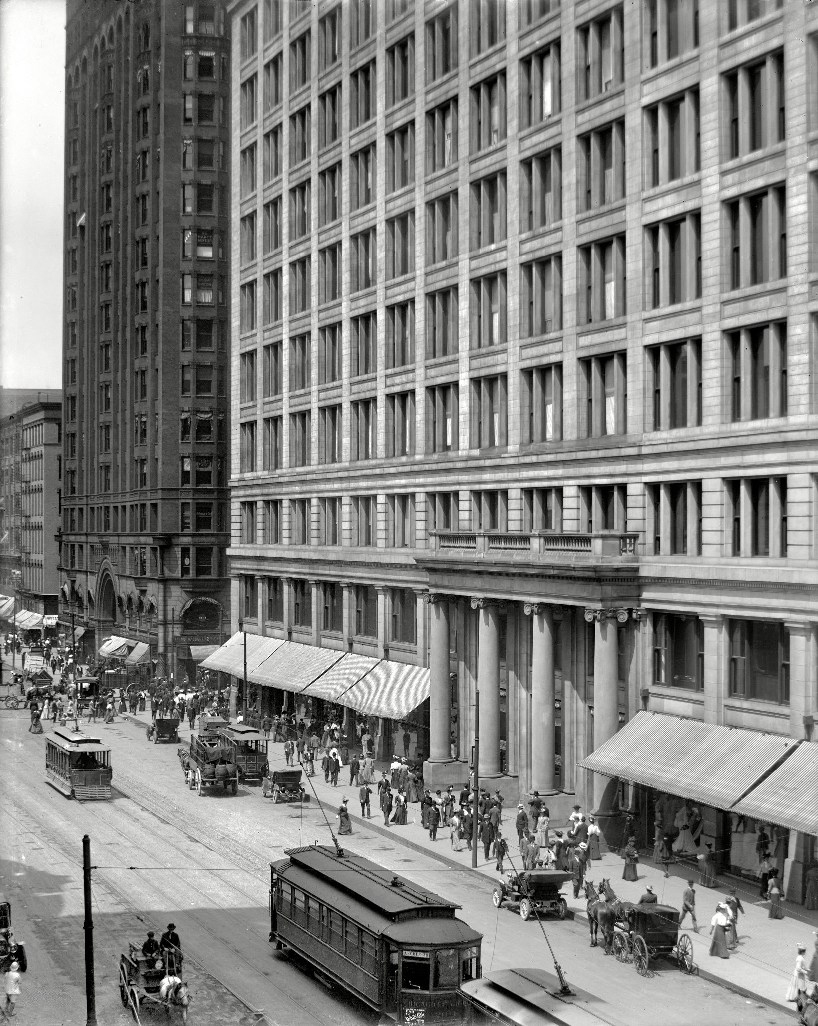 Marshall Field & Co. department store, State Street, Chicago circa 1908