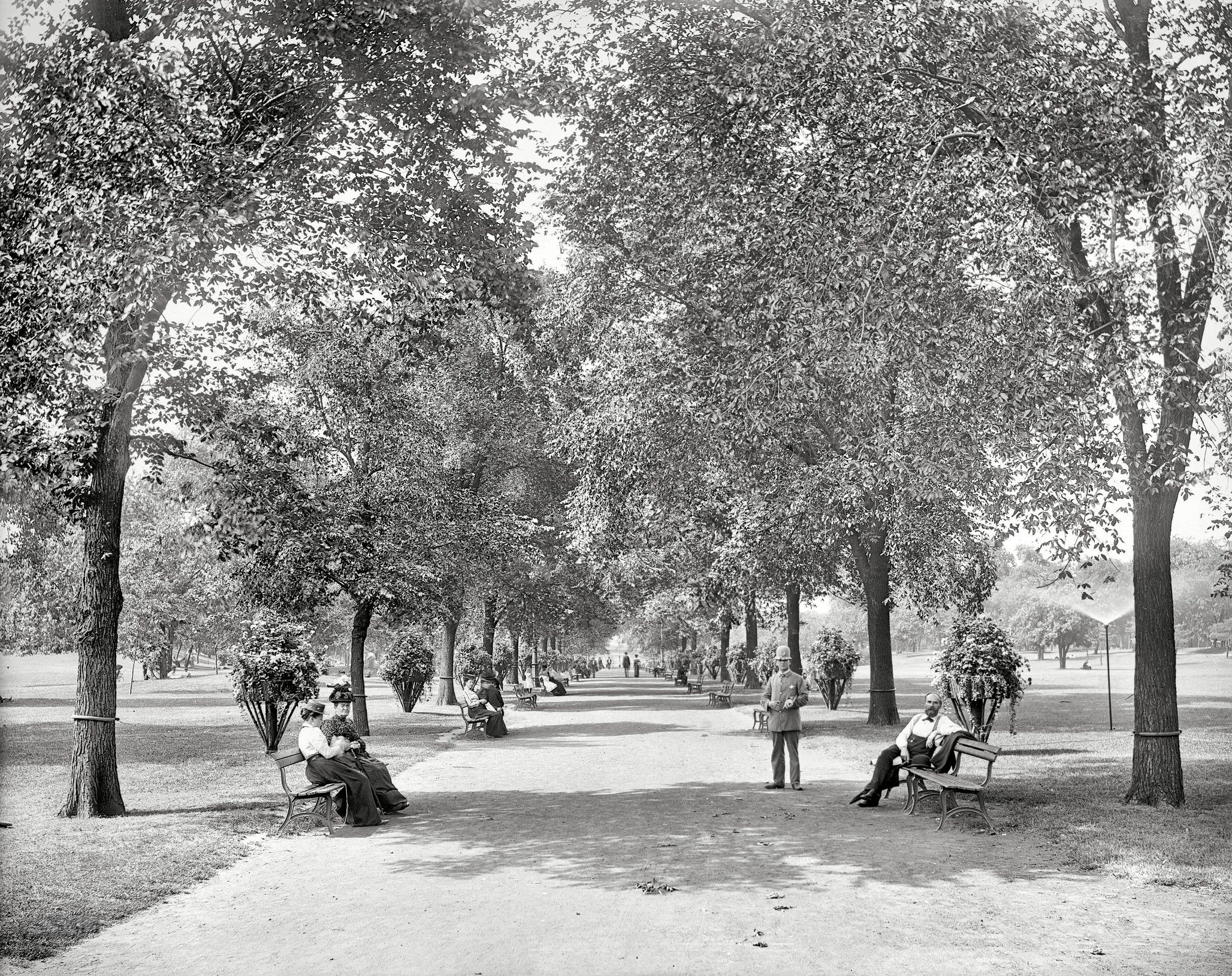 A walk in Lincoln Park, Chicago circa 1900