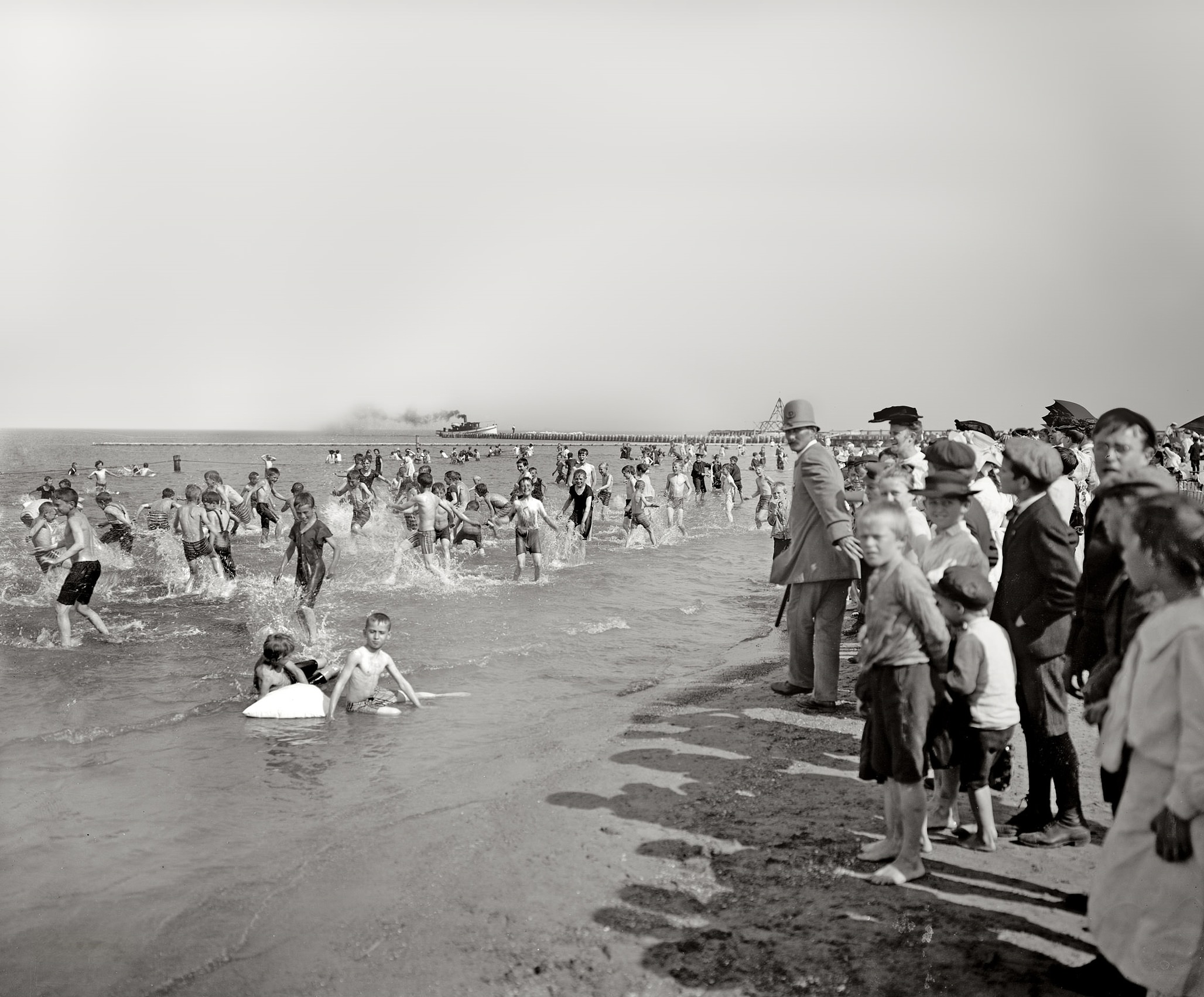 Children's bathing beach, Lincoln Park, Chicago, 1905