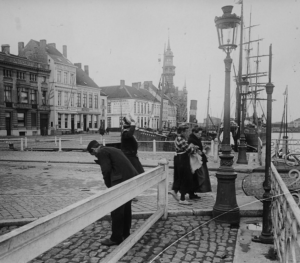 Ostend harbour in March 1904