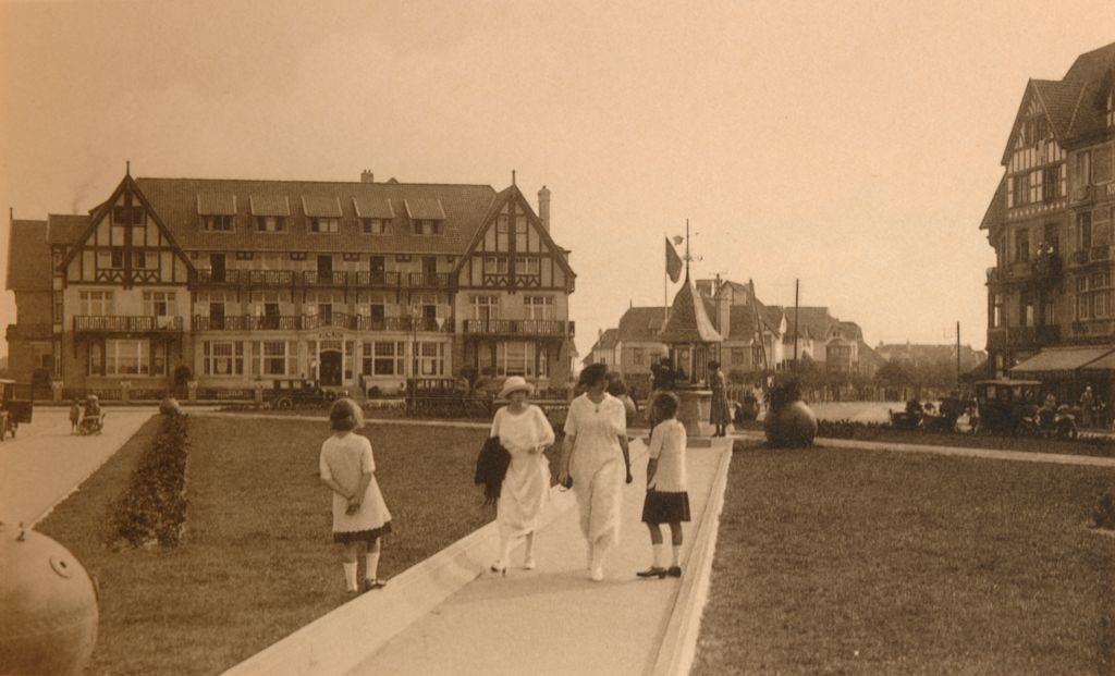 La Place Albert Belgium, 1900.