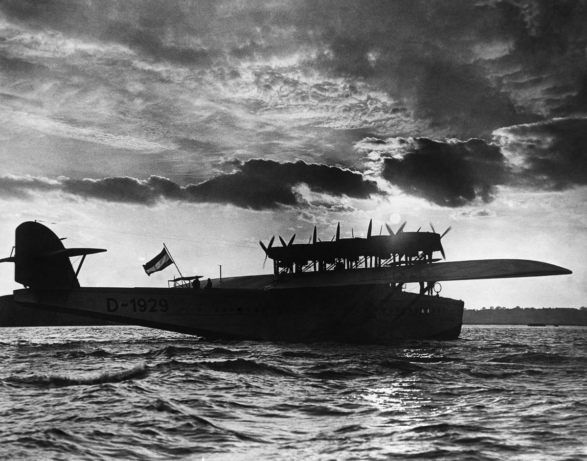 The flying boat arrives in England,1930