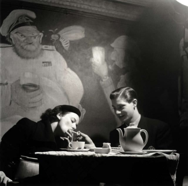 A young couple at a cafe table.