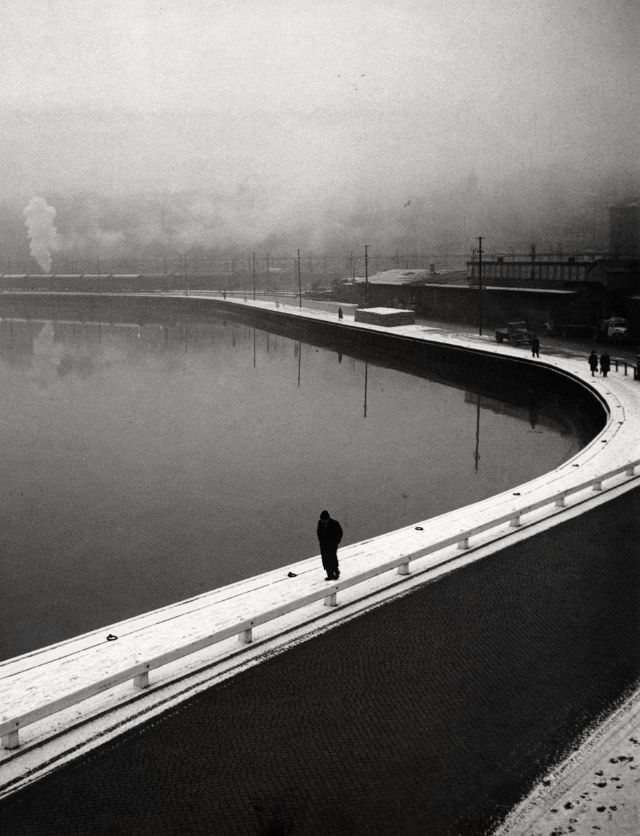 A lonely pedestrian in Vintervägen, later Klara Strand.