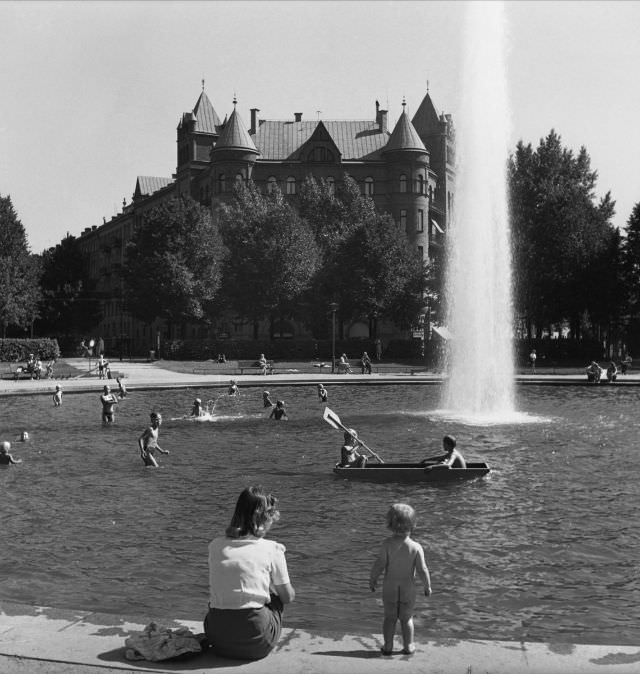 Children swimming in Karlaplan's fountain.