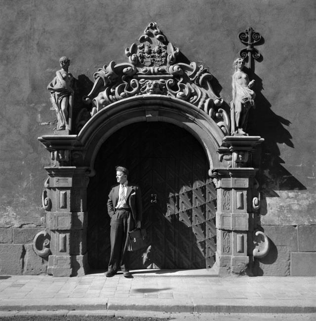 A man standing outside the Ryningska Palace main portal, Gamla stan.