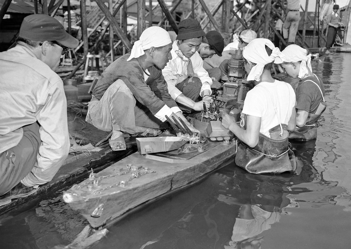 Japan's movie makers filming on the last day of the documentary about the Battleship Yamato.