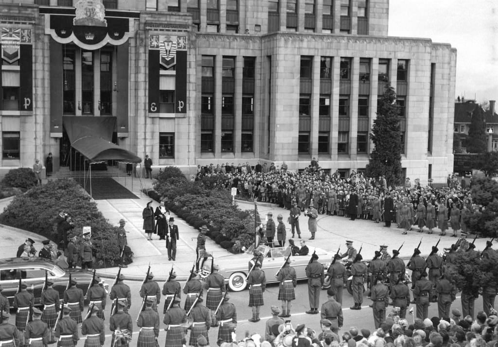 Princess Elizabeth and Prince Philip arriving at City Hall, 1950