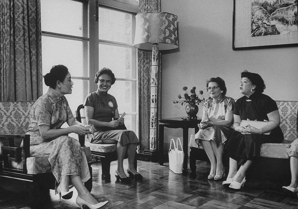 Madame Chiang Kai-Shek meeting delegates of Yang Ming Shang forum.