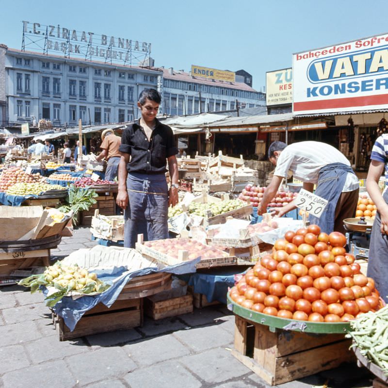 Hawkers at Eminönü, Istanbul, 1970s