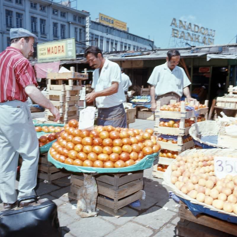Hawkers at Eminönü, Istanbul, 1970s