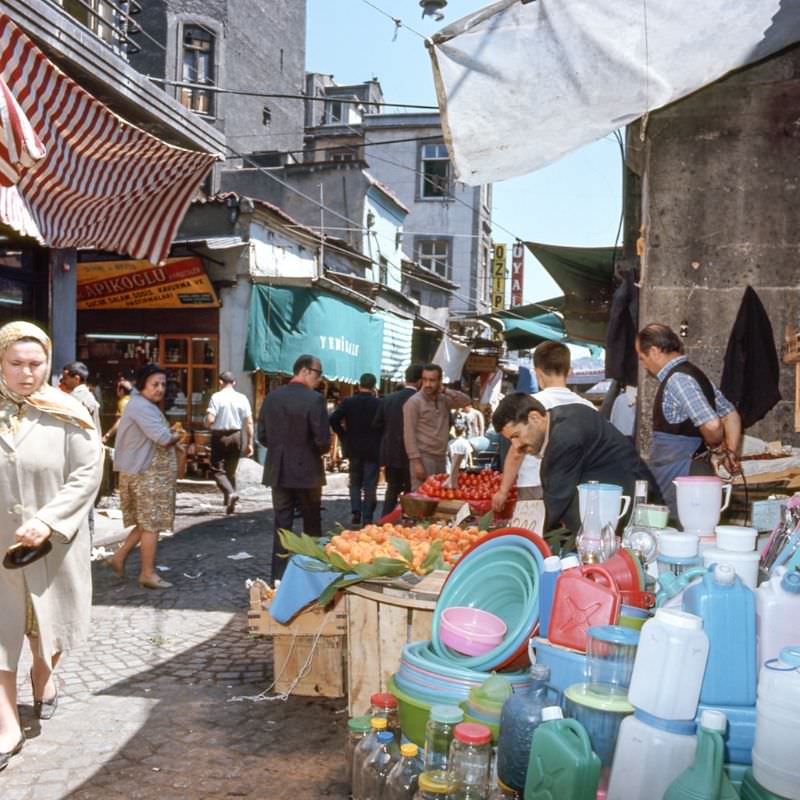 A street in Eminönü, Istanbul, 1970s