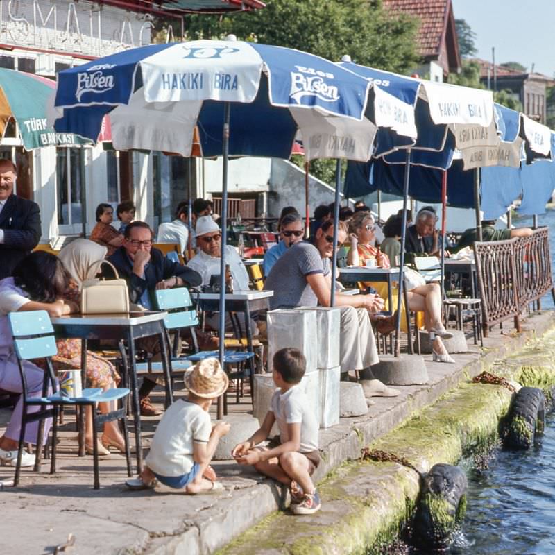A tea shop at the coast of Istanbul, 1970s