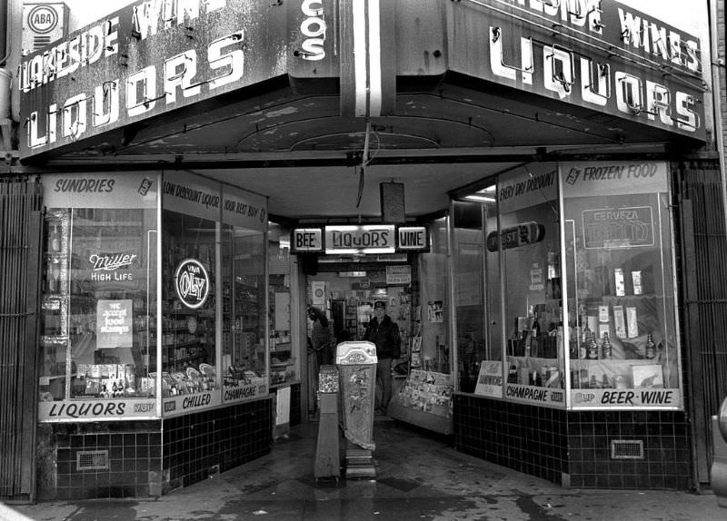 Lakeside Liquors, 2188 Mission Street, Mission district, San Francisco, 1978