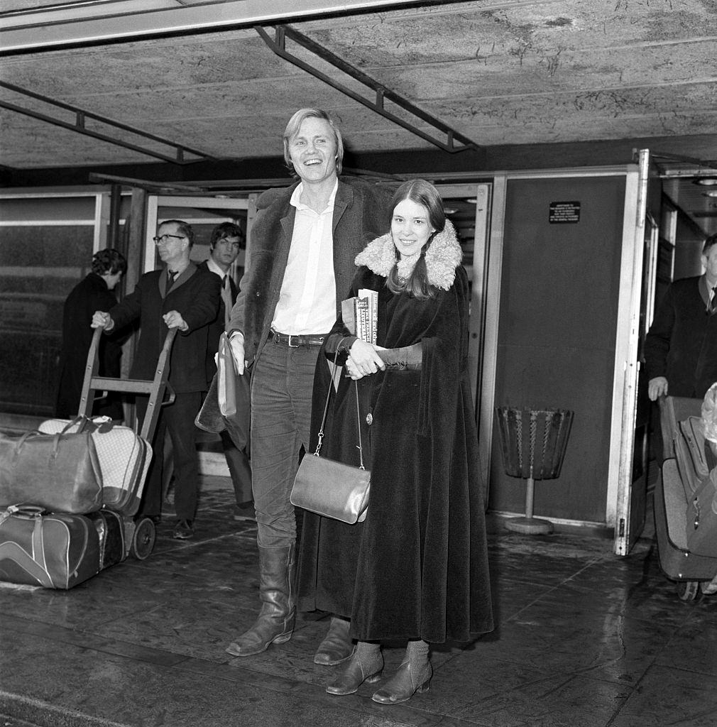 John Voight with his girlfriend Jennifer Salt at San Francisco's airport, 1970.