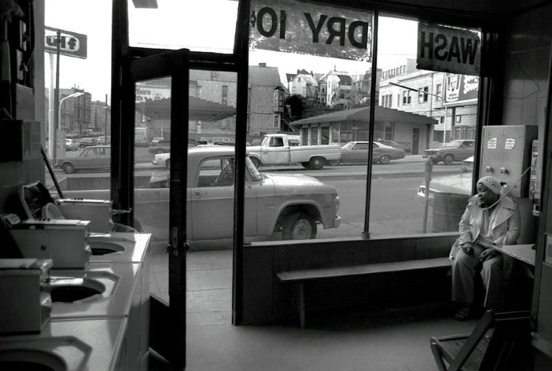 Wash Dry 10 Cents Laundromat, 806 Divisadero Street, Western Addition district, San Francisco, 1979