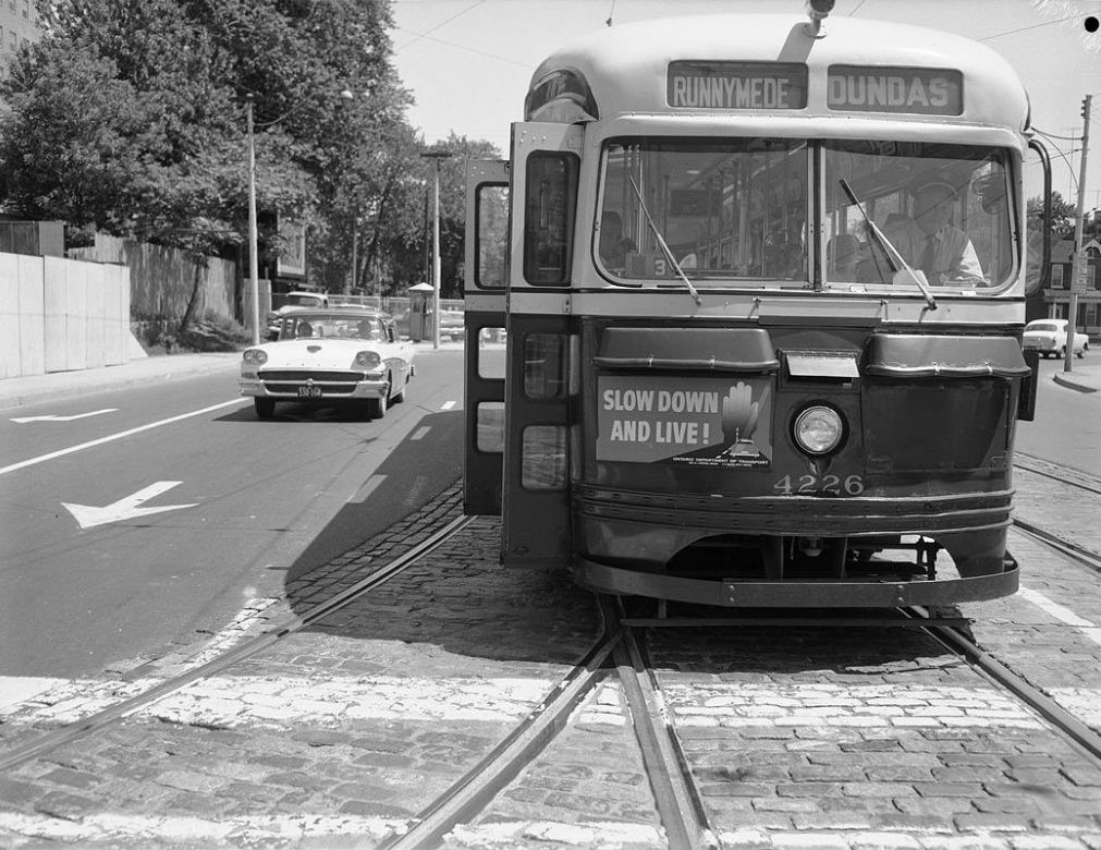 Westbound streetcar, Dundas and Bathurst Streets