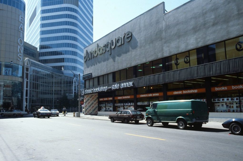 Dundas Square, Yonge Street