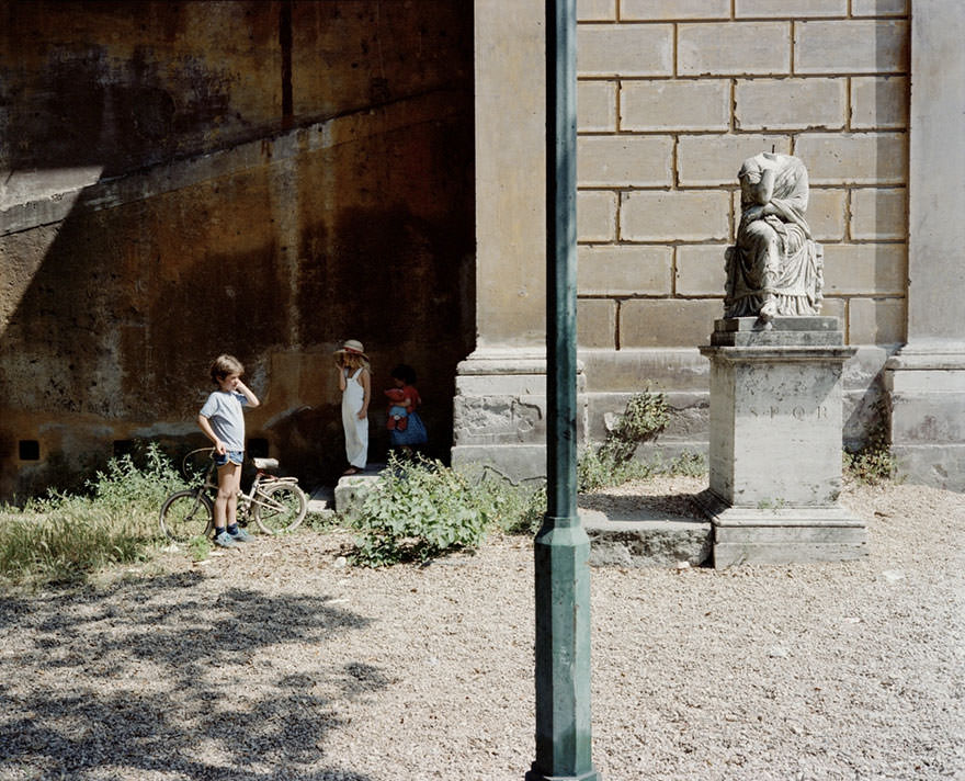 Dazzling Vintage Photos Show Life In 1980s Italy