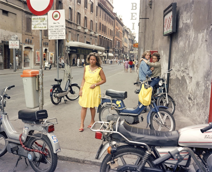 Dazzling Vintage Photos Show Life In 1980s Italy