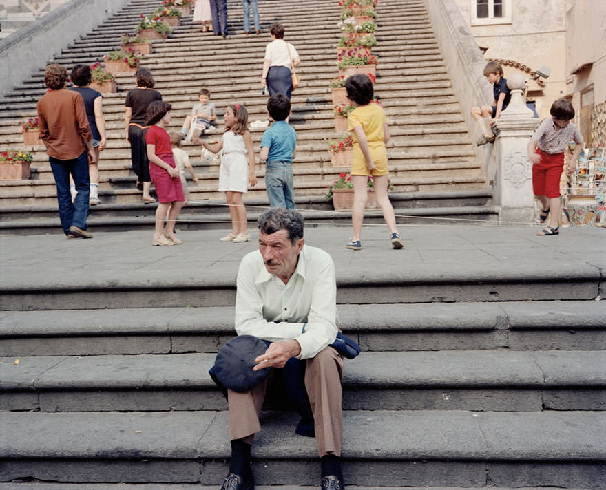 Dazzling Vintage Photos Show Life In 1980s Italy