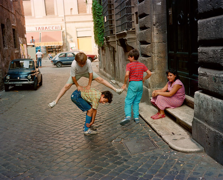 Dazzling Vintage Photos Show Life In 1980s Italy