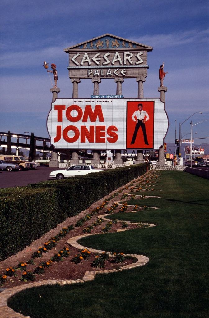 Tom Jones posztere a Las Vegas-i Caesar-palotában, 1982.