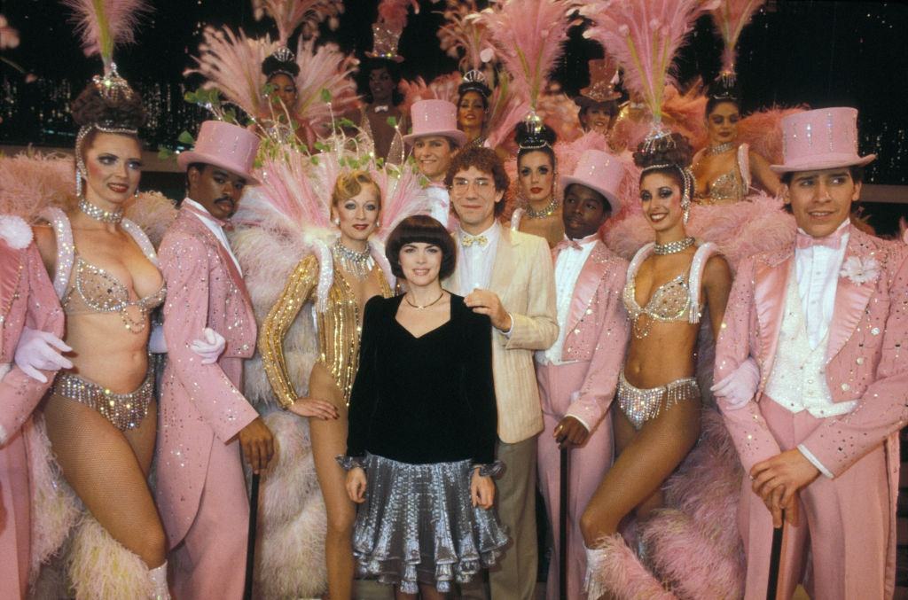 Mireille Mathieu surrounded by dancers from the Moulin Rouge in Las Vegas on November 14, 1982.