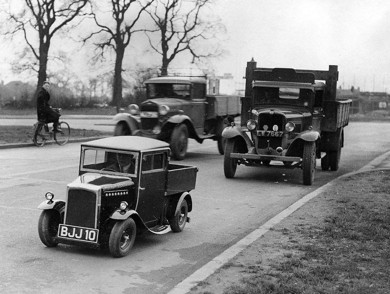 Mini Rytecraft Lorry, believed to be the smallest motor lorry in the world with one horsepower, on the North Circular Road with other traffic.