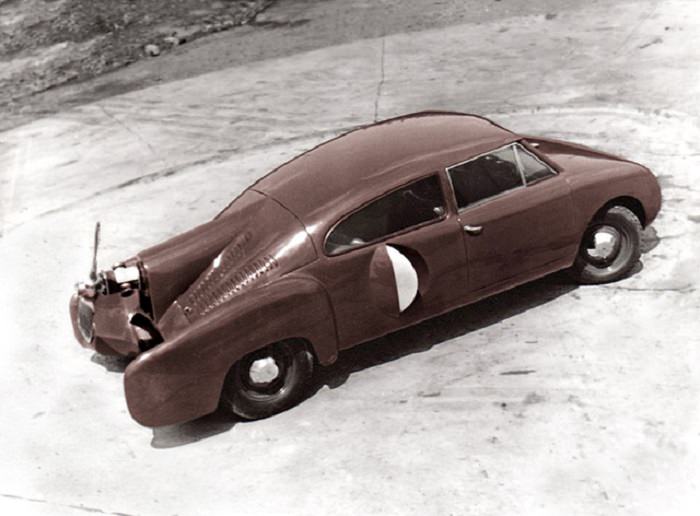 The Argentine Aerocar, with the top speed of 100 mph (160 kmh), 1955