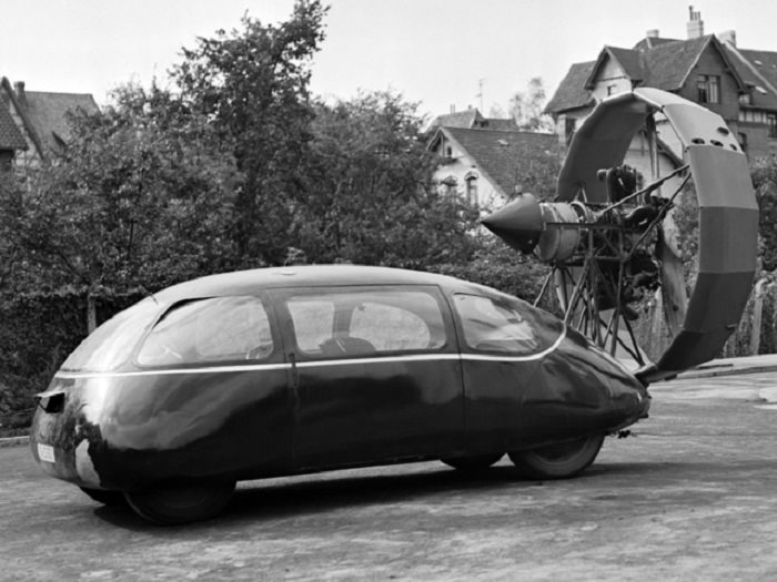 The legendary Schlörwagen Pillbug (1936) with a huge propeller and Soviet a five-cylinder air-cooled radial aircraft engine (100 or 125 hp), added during WWII.
