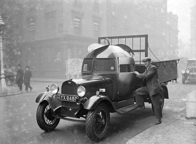 Apple Lorry, A fruit importer's lorry at Covent Garden, London , with its driver's cabin in the shape of an apple.