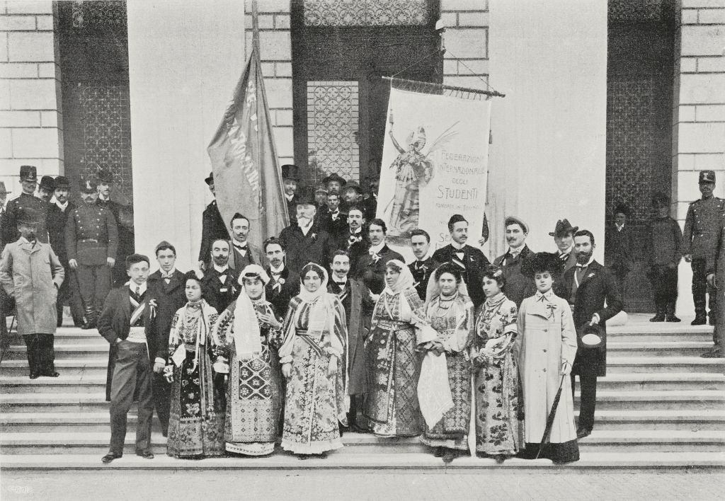 Members of the Corda Fratres with the artits of the National Theatre of Bucharest, Romania, November 1902.