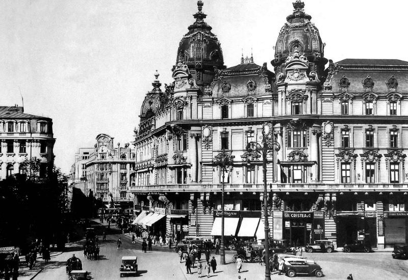 The Commercial Academy in the Royal Palace Plaza