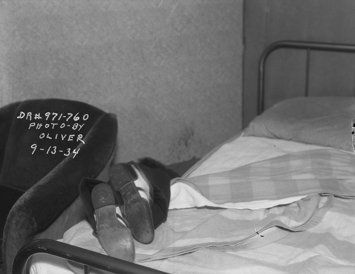 Victim’s feet hanging off bed, 1934