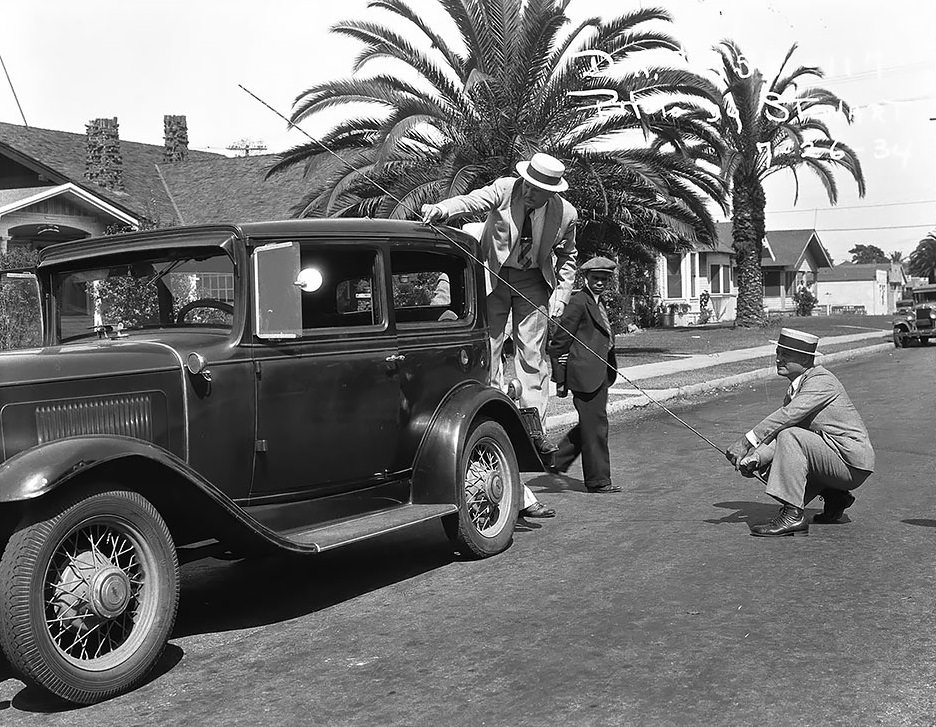 Detectives calculating the trajectory of a bullet – 1934