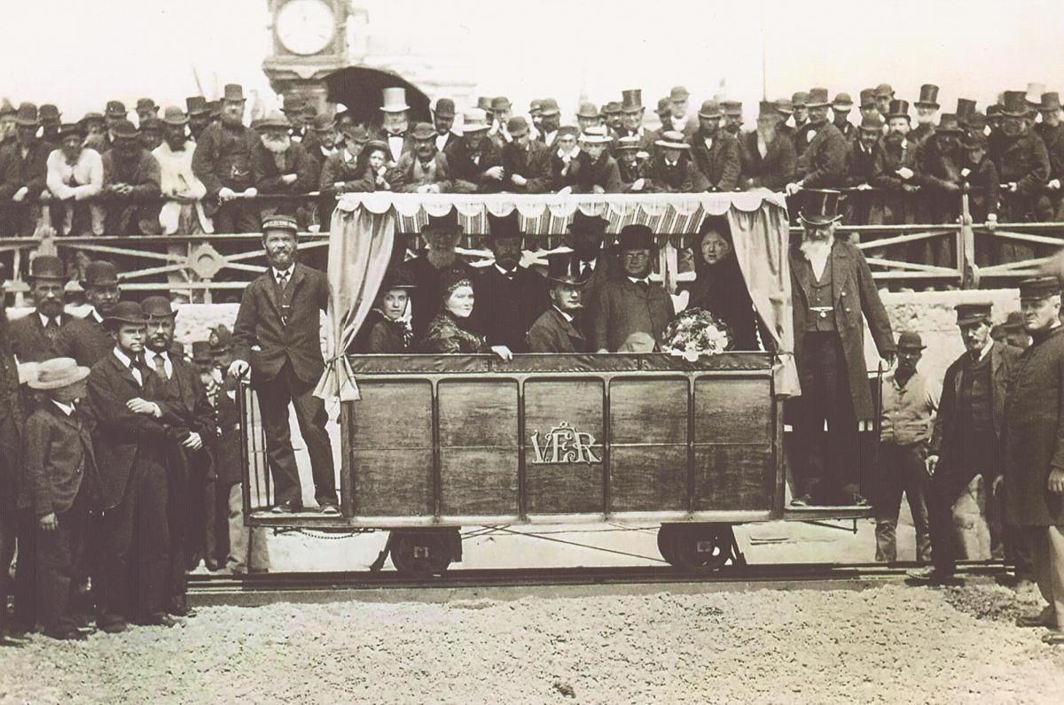 Daddy Long-Legs Railway Of Brighton: A Weird But Interesting Seaside Electric Train Invented In 1896