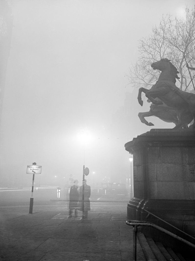 Fog in London, 6th December 1952.