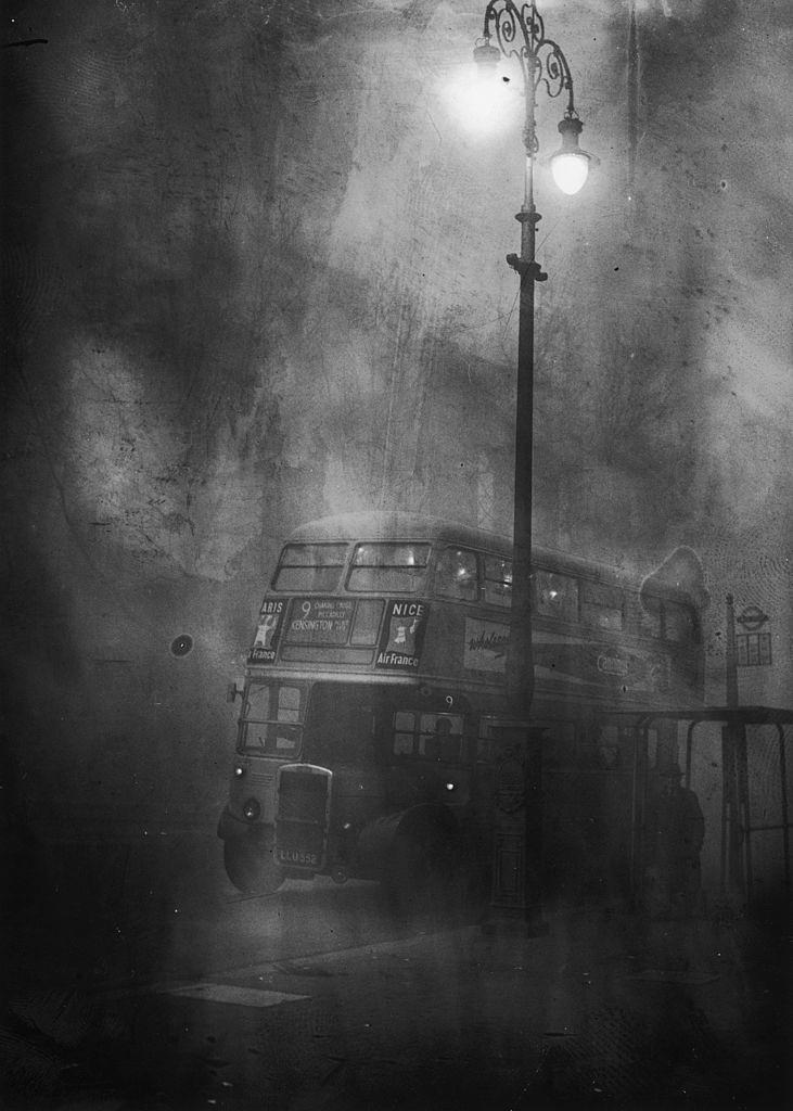 A London bus makes its way along Fleet Street in heavy smog, 6th December 1952.