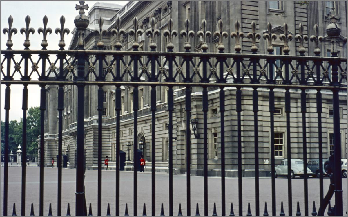 Behind bars: Buckingham Palace over fifty years ago July 1962