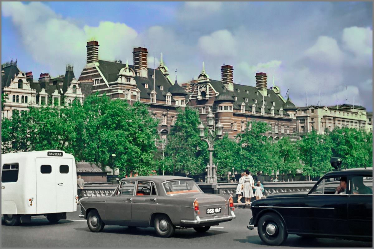 New Scotland Yard with patrol car, London, July 1962