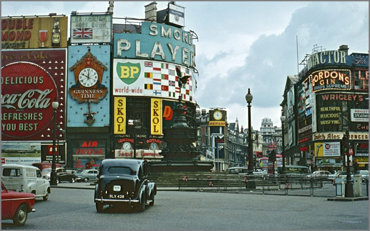 Piccadilly Circus July 1962