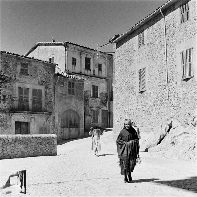 People walking through Valldemossa, 1956