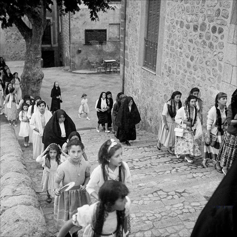 People going up to the church, 1956