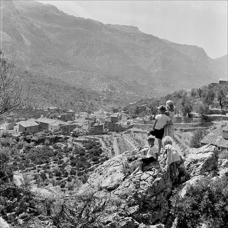 Children looking towards the village of Fornalutx, 1956